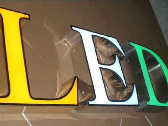 凤台介绍LED招牌的基础知识。